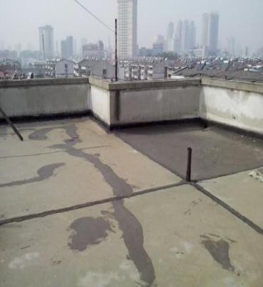 双峰漏水维修 楼顶漏水是什么原因，楼顶漏水维修方法是什么?